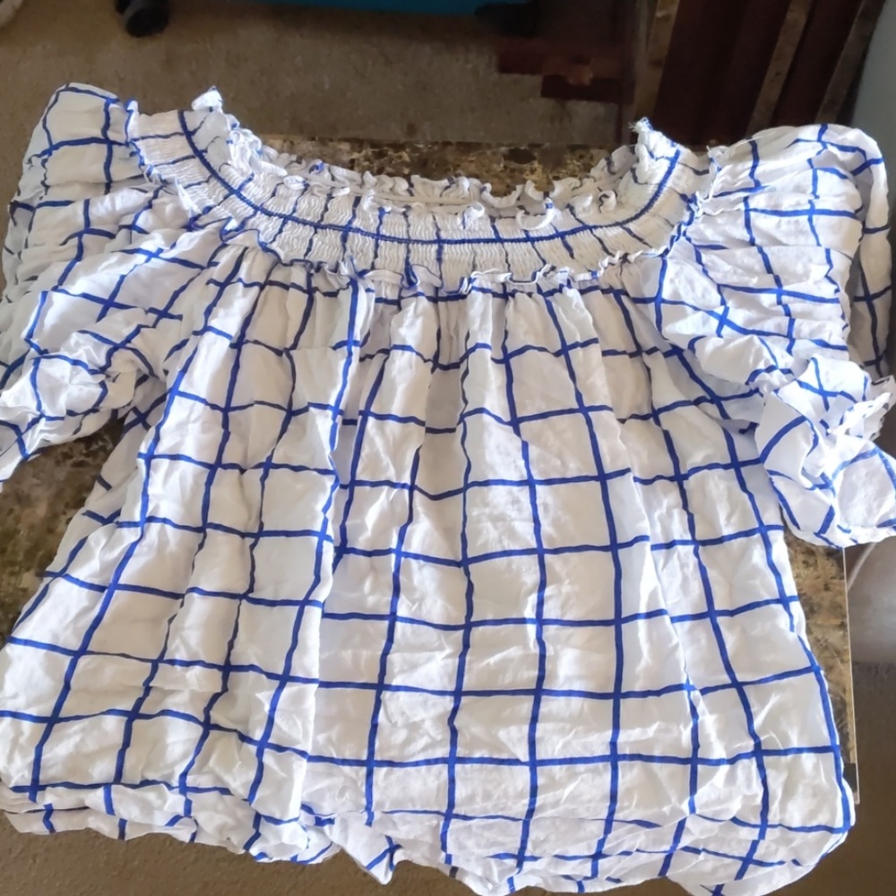 Flowy off the shoulder short sleeve shirt